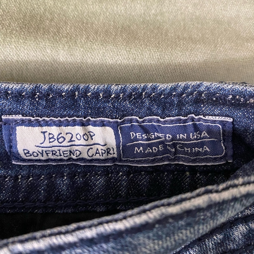 Miss Me boyfriend jeans capris size 28.  X-10 - Picture 6 of 16